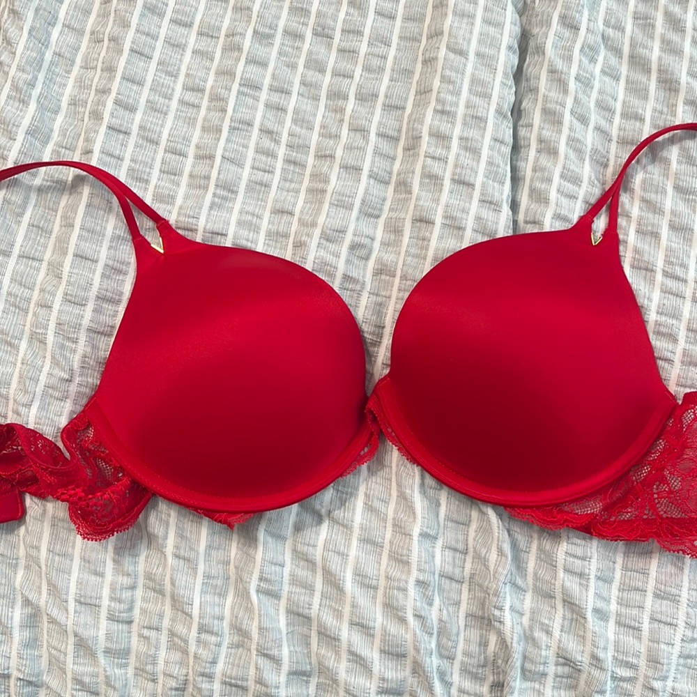 VICTORIA’S SECRET SEXY BRA